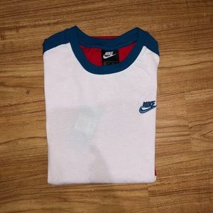 R&W Colorblocked Nike Standard Fit T-Shirt, XS